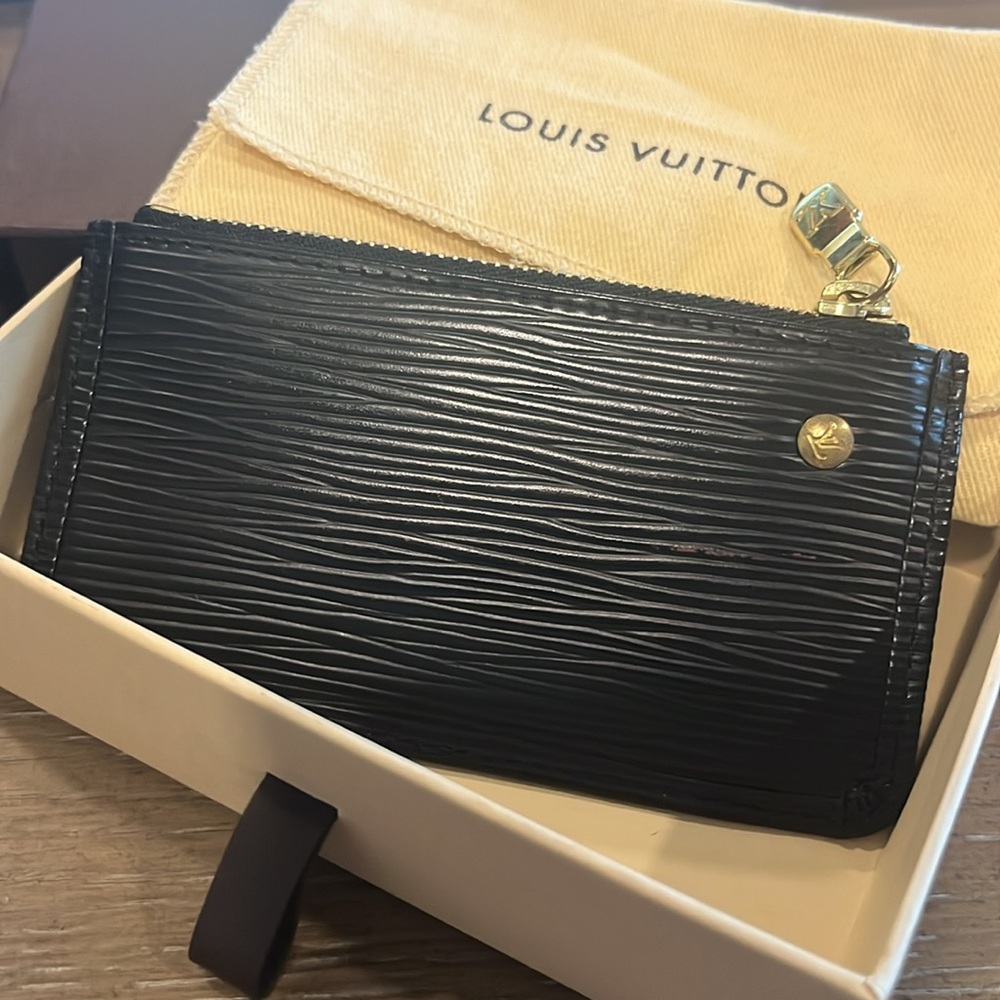 Louis Vuitton Epi Key Pouch - Picture 2 of 10
